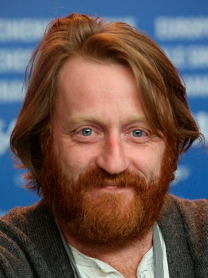 Дэвид Уилмот в роли Симуса Галлахера